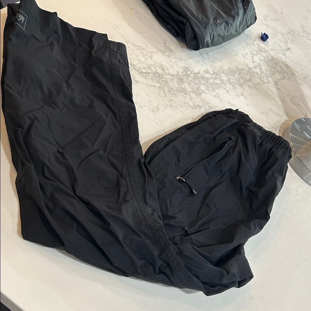 Boys lightweight REI rain pants
